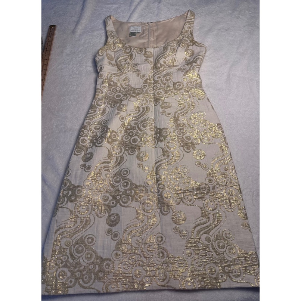 Donna Morgan Gold Metallic Jacquard Swirl Sleeveless Shift Dress Cream Size 6